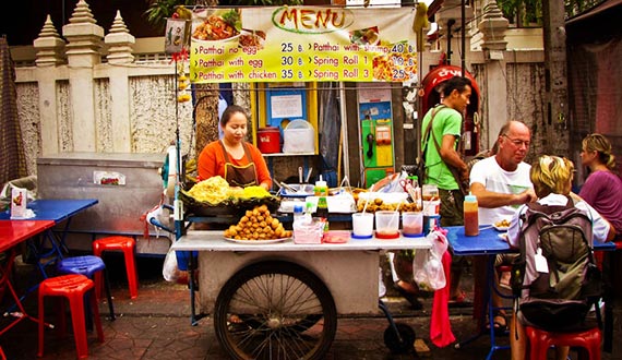 Comer en la calle en Bangkok Viajes a Tailandia - Bangkok